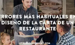 Un camarero presenta la carta a una familia en un restaurante. El **diseño de restaurante** es clave para una buena experiencia.
