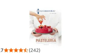 Libro "La Escuela de Pastelería" de Le Cordon Bleu, ideal para tu carrera de reposteria. Muestra un pastel decorado con fresas.
