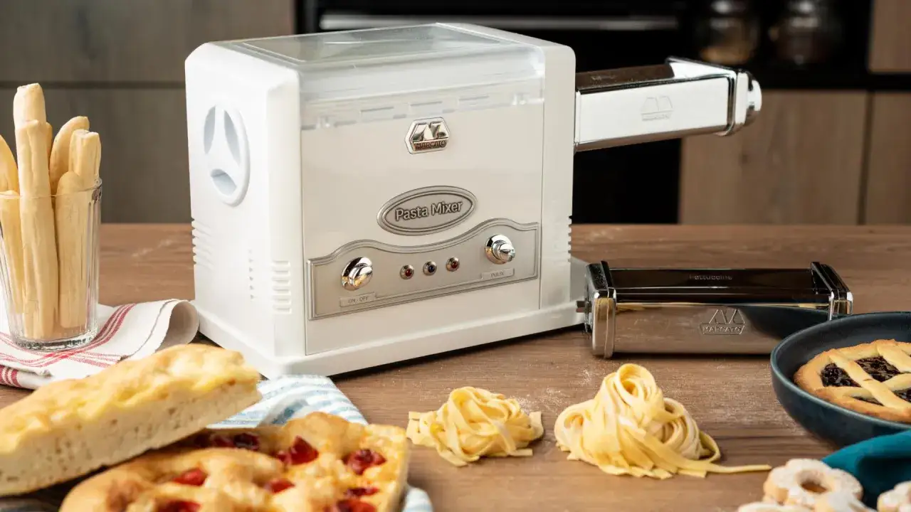 M&aacute;quina para pasta y focaccia, ideal para un curso de cocina italiana. Pasta fresca, grissini y tarta de frutas.